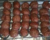 Sis kefte (roston sült birkahúsgombócok) recept fázis 3 fotója