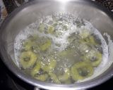 A picture of step 4 of Homemade Spinach wheat flour white sauce pasta.