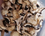 Foto del paso 1 de la receta: Pechuga de pollo en crema de champiñones🍄