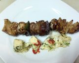 Foto del paso 6 de la receta: Brocheta de carne y pollo con queso botanero