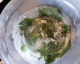 Foto del paso 1 de la receta: Helado de mandarina con gelatina de limón al vodka, frambuesas y azahar con hierbabuena