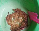 Foto langkah ke 8 dari resep Telur Dadar Goreng Tepung Daun Kelor.