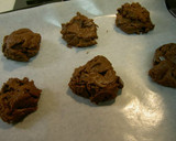 A picture of step 5 of Crispy Cocoa & Chocolate Cookies.