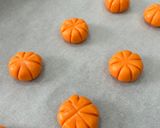 Hình bước làm 5 của món Bánh Quy Bơ Hình Trái Bí Đỏ Halloween