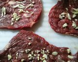 A picture of step 2 of garlic nailed steak (prego no pao ).