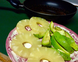 Foto del paso 2 de la receta: Supremas de salmón con piña y aguacate