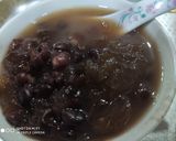 A picture of step 2 of Red bean soup with peach gum 桃胶.