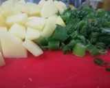 A picture of step 1 of Green onion potatoes 🥔🌰.