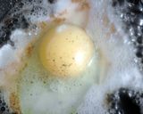 A picture of step 3 of Bacon Fried Eggs.