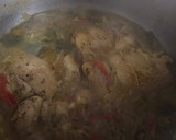 Foto del paso 11 de la receta: Pollo guisado a la cúrcuma, con verduras cerveza y naranja
