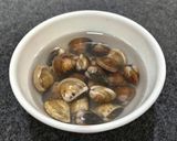 蒜香蛤蜊湯(簡單料理)的食譜步驟2照片