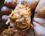 A picture of step 2 of Onion Pakoda.