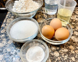 Foto del paso 1 de la receta: Pastel muy esponjoso con cobertura a las “ 4 leches”