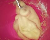 Foto langkah ke 3 dari resep Donat lembut diulen dengan mixer.