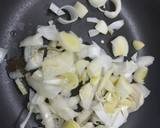 Foto del paso 1 de la receta: Judías verdes, puerros, pollo con láminas de almendras