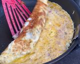 Une image de l'étape 2 de Omelette roulée au fromage.