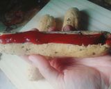 Foto del paso 3 de la receta: Salchichas envueltas en masa integral saborizada🌭😉