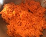 Cukkini (+édesburgonya, sárgarépa) fasírt, csípős salsával és hagymás paradicsomsalátával recept fázis 2 fotója