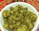 A picture of step 4 of Hariyali Aloo.