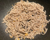 Foto del paso 3 de la receta: Huevos rotos con gulas