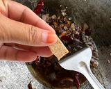 Gambar langkah 5 resipi Tengkuk ayam shitake pedas.