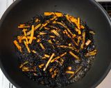 A picture of step 5 of Our Family's Simmered Hijiki with a Twist.