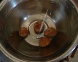 A picture of step 3 of Chestnuts Simmered In Syrup.