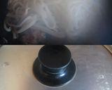 A picture of step 4 of Sweet and Salty Butter and Soy Sauce Stir-fried Udon Noodles.