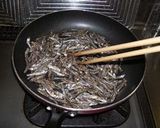 A picture of step 2 of Osechi Dried Sardines.