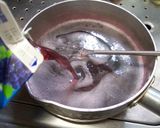 A picture of step 6 of Jiggly Agar Grape Jello.