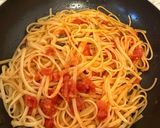Foto del passaggio 6 della ricetta Linguine pomodorini, olive taggiasche e Burrata