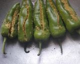 हरी मिर्च बेसन से भरी हुई (Hari mirch besan se bhari hui recipe in Hindi) रेसिपी चरण 4 फोटो