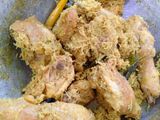 Ayam goreng serundeng kelapa