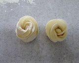 A picture of step 8 of Rose Shaped Steamed Bread.