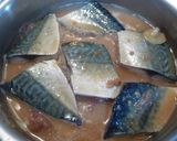 A picture of step 4 of Mackerel Simmered in Glossy Miso Sauce in 10 Minutes.