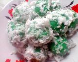 Foto langkah ke 5 dari resep Klepon unik isi adonan tepung, enakk dan lembut.