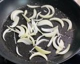 Hình bước làm 3 của món Hẹ Xào Tôm Biển