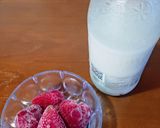 Foto del paso 1 de la receta: Licuado de frutillas