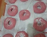 Foto langkah ke 5 dari resep Donat Pinky Kulit Buah Naga.