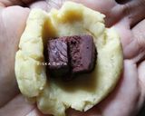 Foto langkah ke 4 dari resep Bola Bola Ubi Isi Coklat.