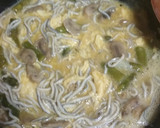 Foto del paso 8 de la receta: Revuelto de gulas, champiñones y espárragos trigueros