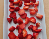 Foto del paso 1 de la receta: Helado cremoso de frutilla 🍓 versión saludable 🍓🥛 solo 2 ingredientes