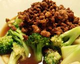 A picture of step 1 of Sir's Broccoli Oyster Mince Pork.