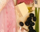 Foto del paso 1 de la receta: Corvina en hummus de aceitunas negras y pistacho