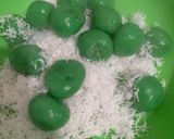 Foto langkah ke 4 dari resep Klepon Gula Merah (No Air Kapur Sirih).