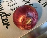 Une image de l'étape 2 de Salade de concombres et courgettes à l'oignon rouge et laitue de mer.