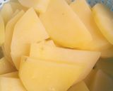 Foto langkah ke 2 dari resep Cheesy potato bites.
