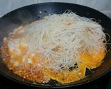 A picture of step 3 of Spicy Vegetarian Noodle.
