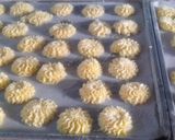 Foto langkah ke 2 dari resep Semprit Susu 4 Bahan.
