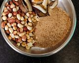 शेंगदाने साटोरी (shengdane satori recipe in marathi) रेसिपी स्टेप 1 फोटो